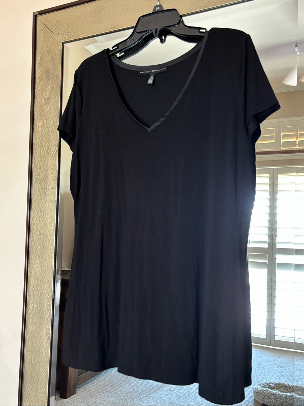 White House Black Market Solid Black V-Neck Short Sleeve Top
